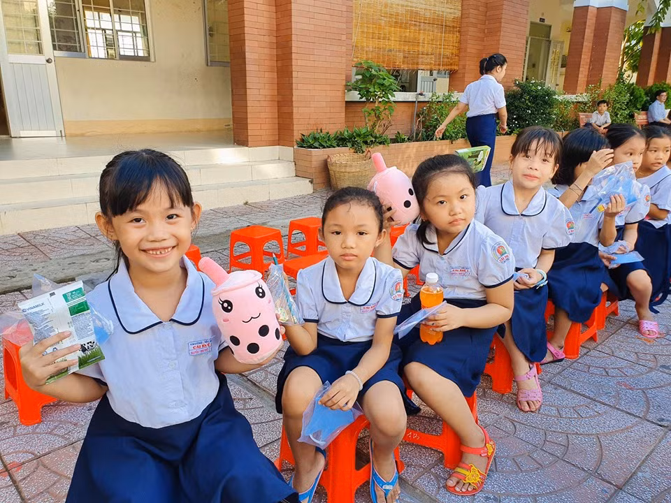 Hoa khôi Huỳnh Thúy Vi đồng hành với thiếu nhi bảo vệ môi trường ảnh 7