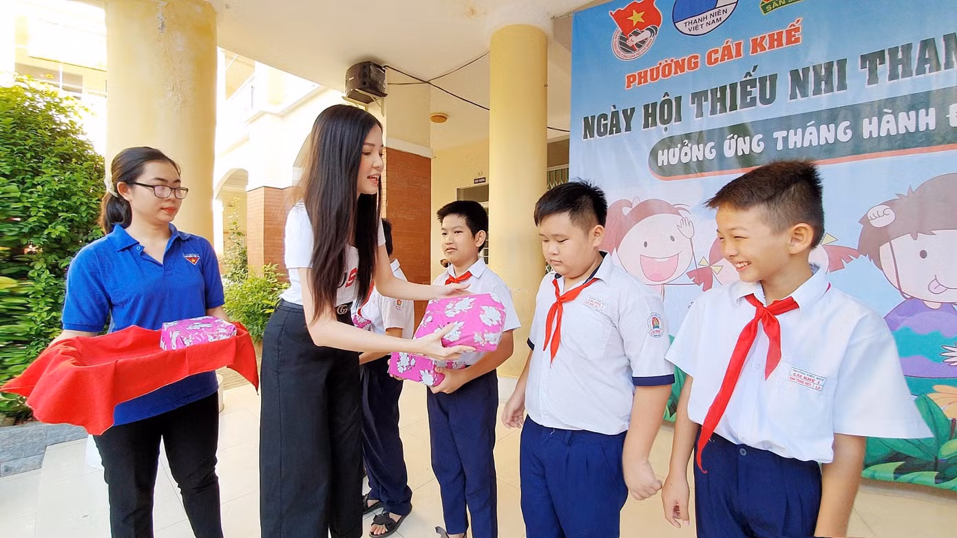 Hoa khôi Huỳnh Thúy Vi đồng hành với thiếu nhi bảo vệ môi trường ảnh 6