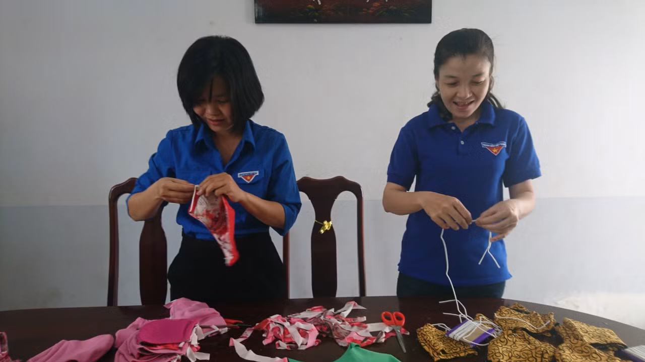 Thanh niên Cần Thơ may 2000 khẩu trang phục vụ học sinh phòng dịch ảnh 5