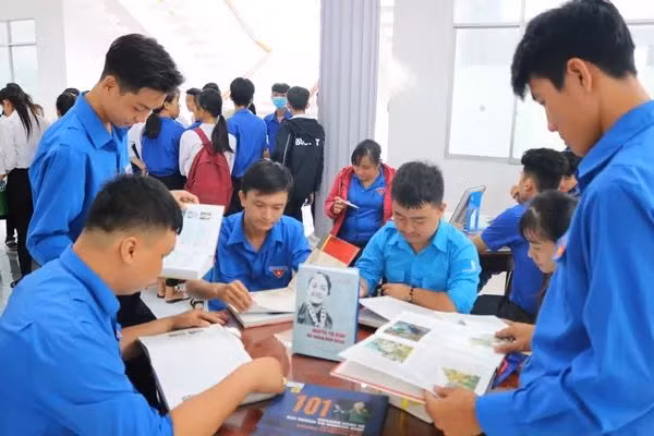 Nụ cười 'tỏa nắng' của nữ sinh viên đất Tây Đô ảnh 13