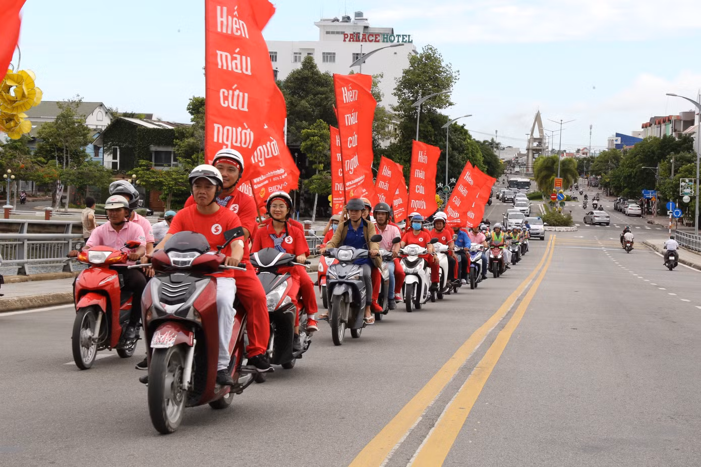 Hành trình Đỏ tiếp nhận hơn 100.000 đơn vị máu ảnh 2