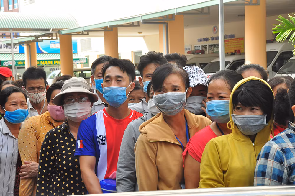 Ấm lòng bữa cơm dành cho bệnh nhân không về quê đón Tết ảnh 7