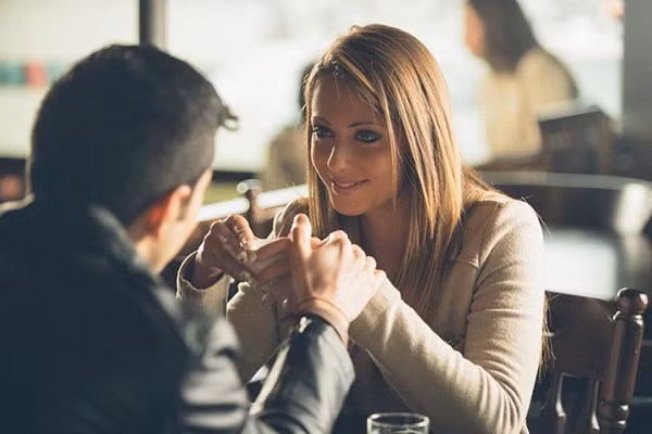 Tại trợ lý trẻ đẹp trai 'mồi chài' nên vợ tôi sa ngã? ảnh 1