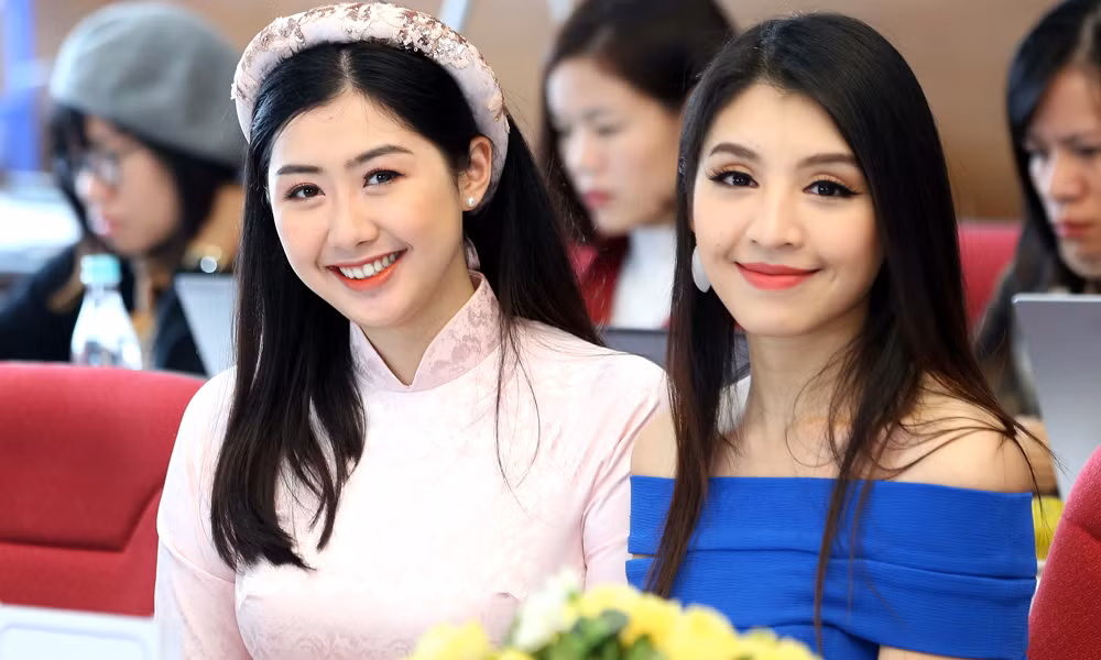 Du học sinh Việt tại LB Nga khoe duyên dáng áo dài ảnh 14