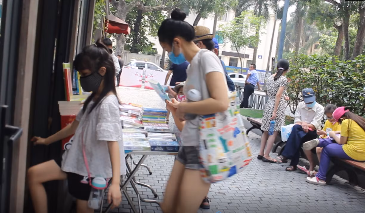 Phố Sách Hà Nội mở cửa đón khách trở lại ảnh 8