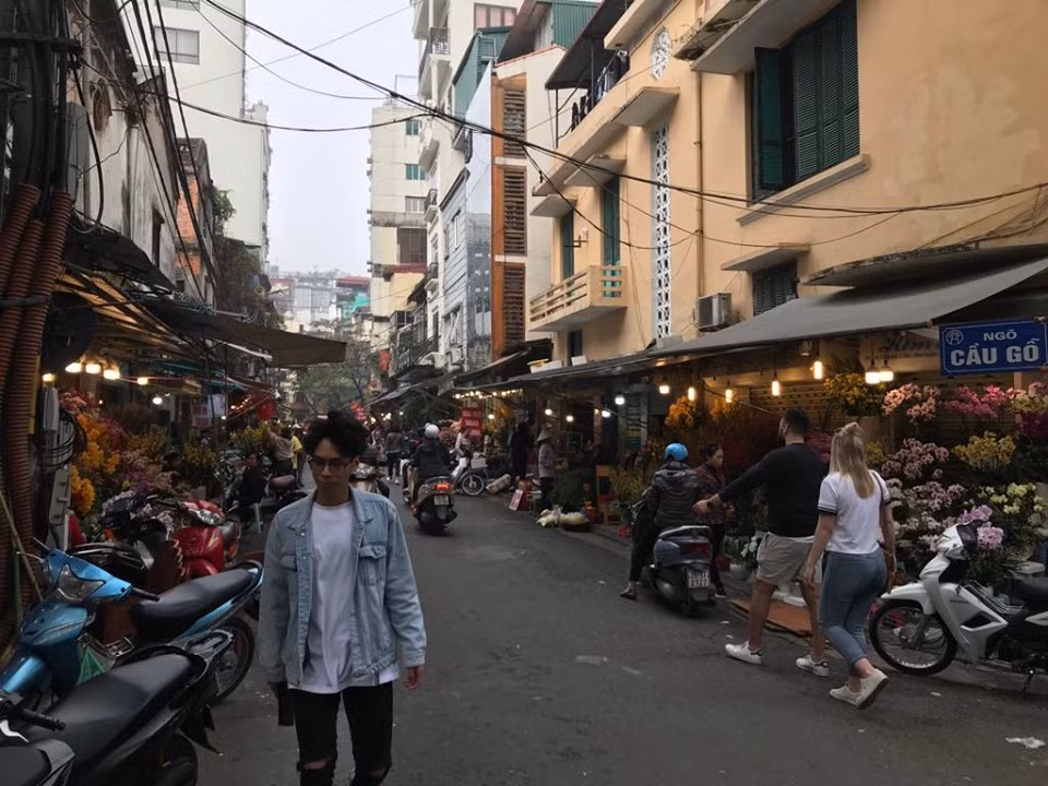 Phố cổ Hà Nội: 'Tháo khoán' vỉa hè ngày giáp Tết? ảnh 4