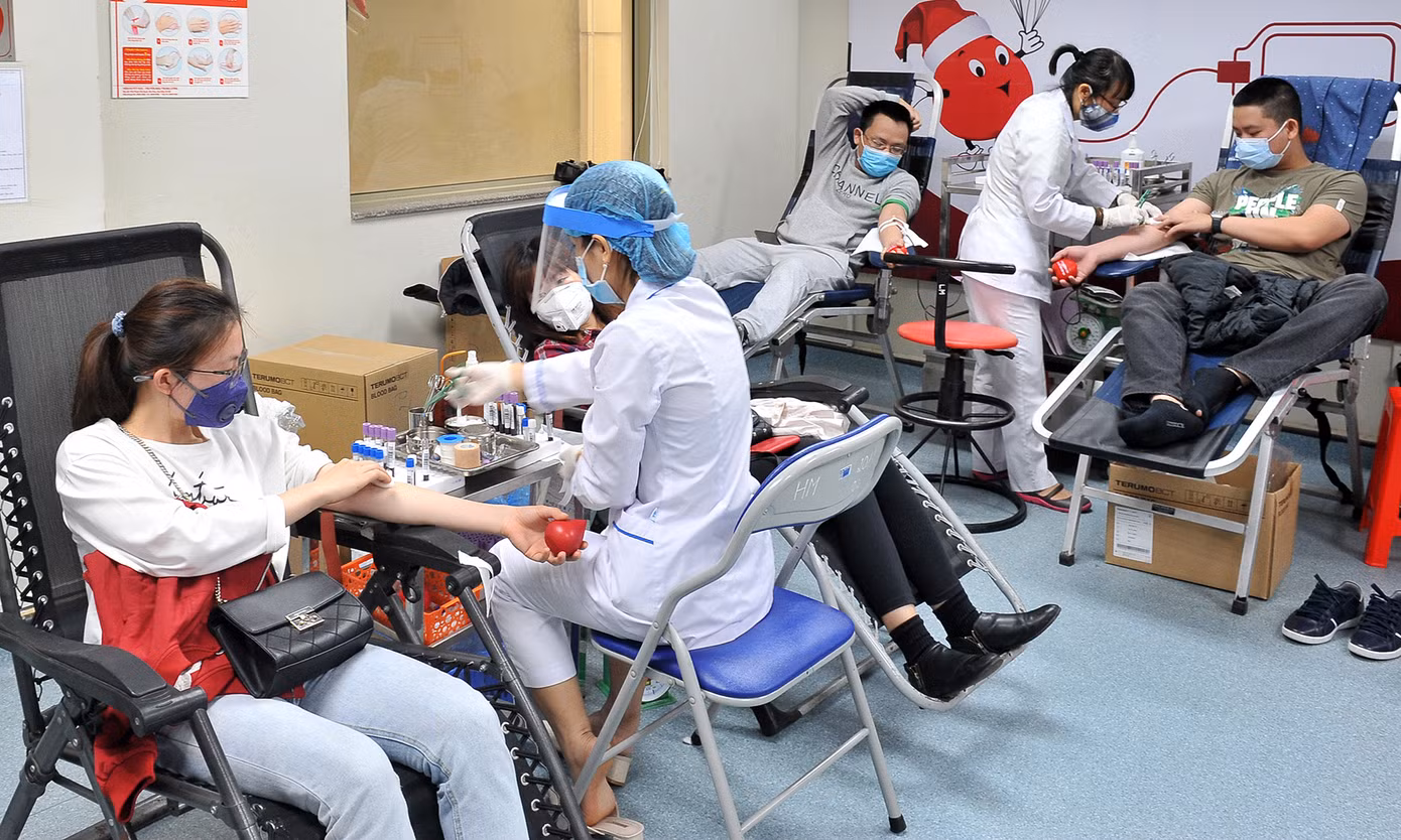 Gia đình hiến máu mừng sinh nhật trong bão dịch COVID-19 ảnh 5