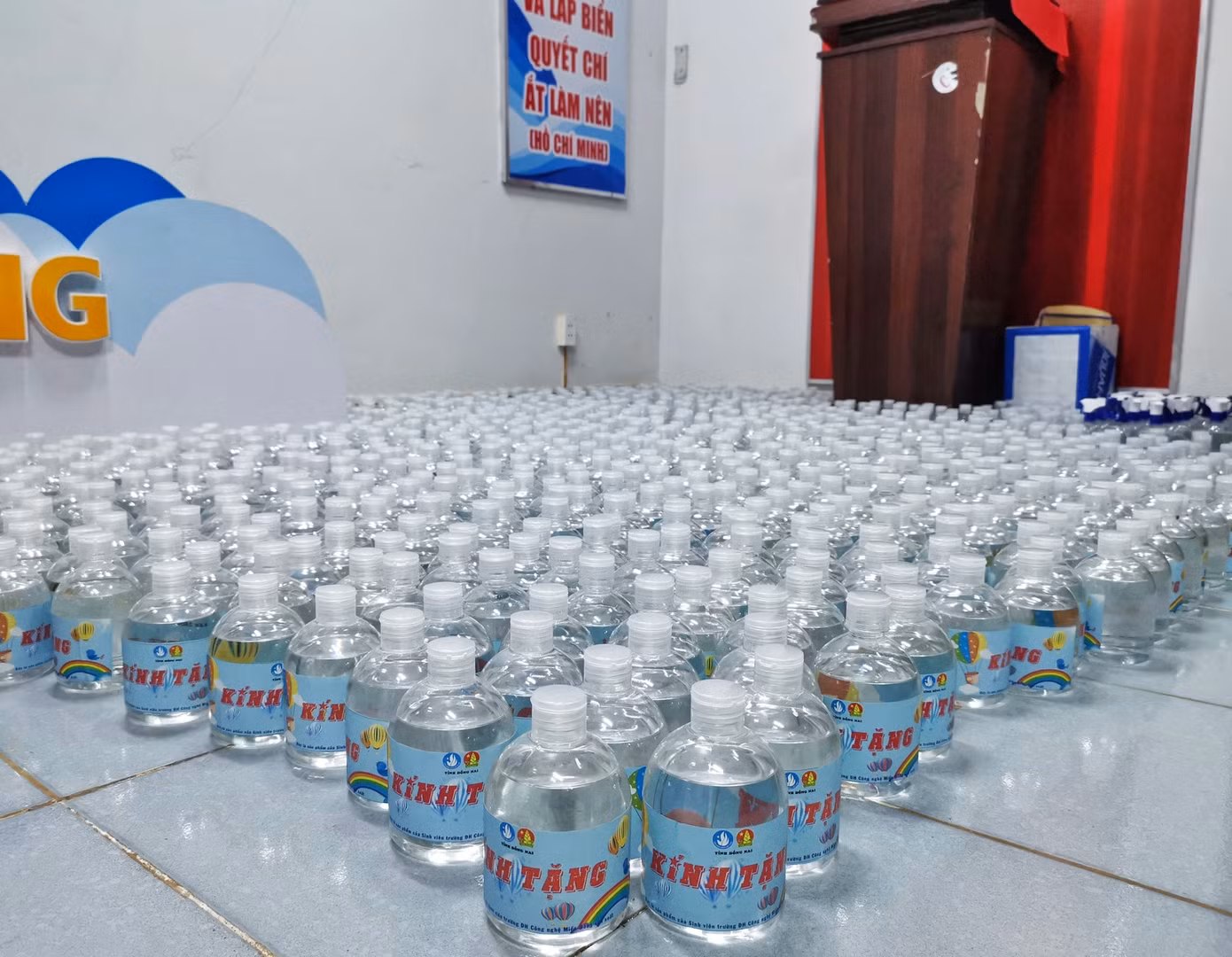 Sản xuất nước rửa tay tặng các trường mầm non ảnh 13