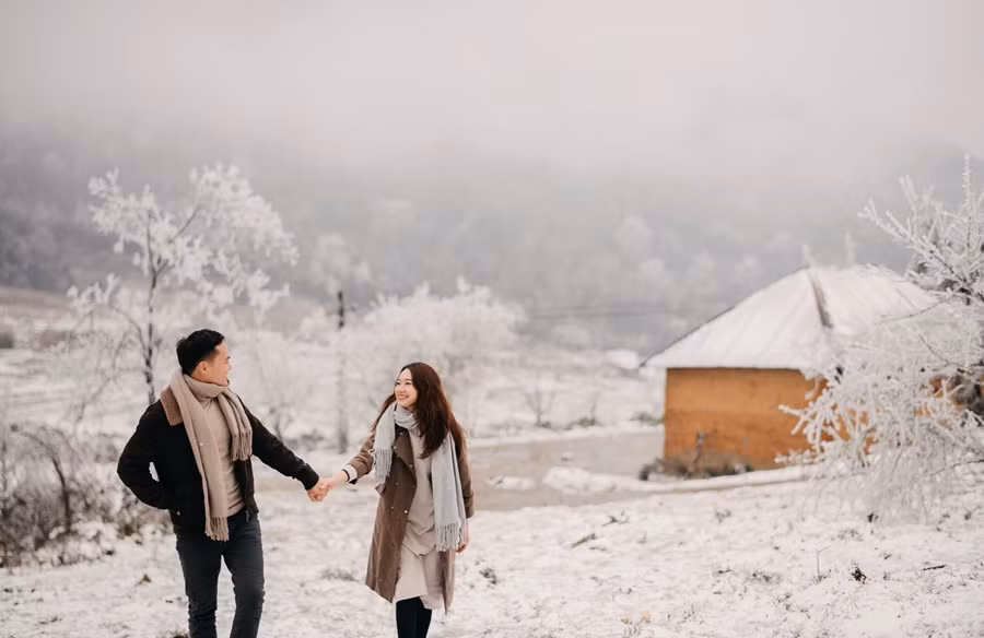 Cặp đôi chụp ảnh cưới lãng mạn như cổ tích giữa tuyết trắng ở Y Tý ảnh 13