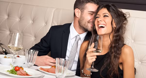 Vợ chết lặng chứng kiến chồng hoàn hảo đắm say bên tình cũ ảnh 2