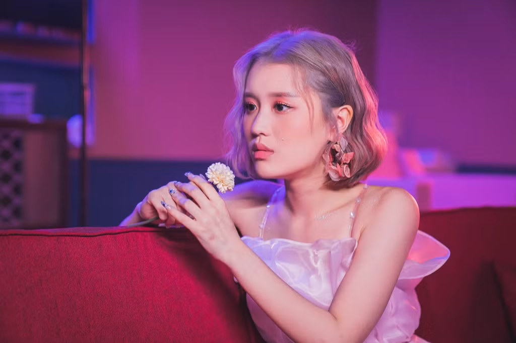 Han Sara và rapper RTee vướng vào mối tình tay ba trong MV mới ảnh 1