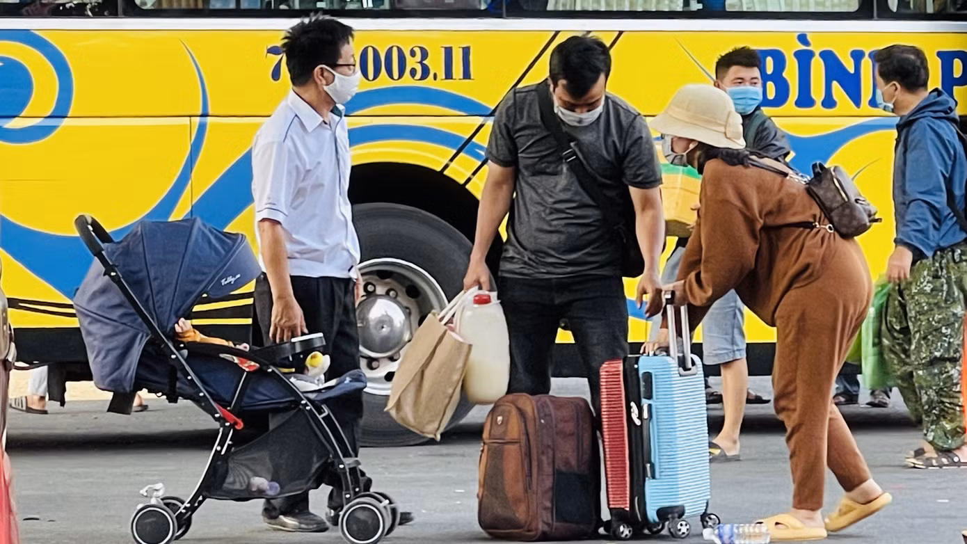 Người dân ‘đủng đỉnh’ trở lại TPHCM sau Tết ảnh 7