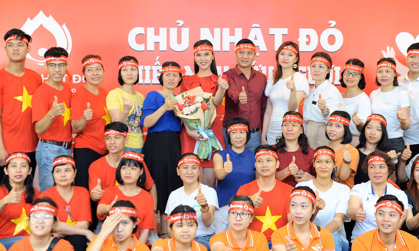 Rộn ràng ngày hội hiến máu Chủ nhật Đỏ tại Hà Nội ảnh 14