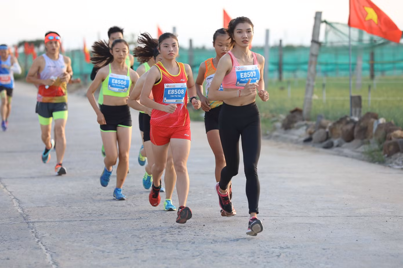 Rộn ràng bước chạy đánh thức bình minh trên đảo Lý Sơn ảnh 10