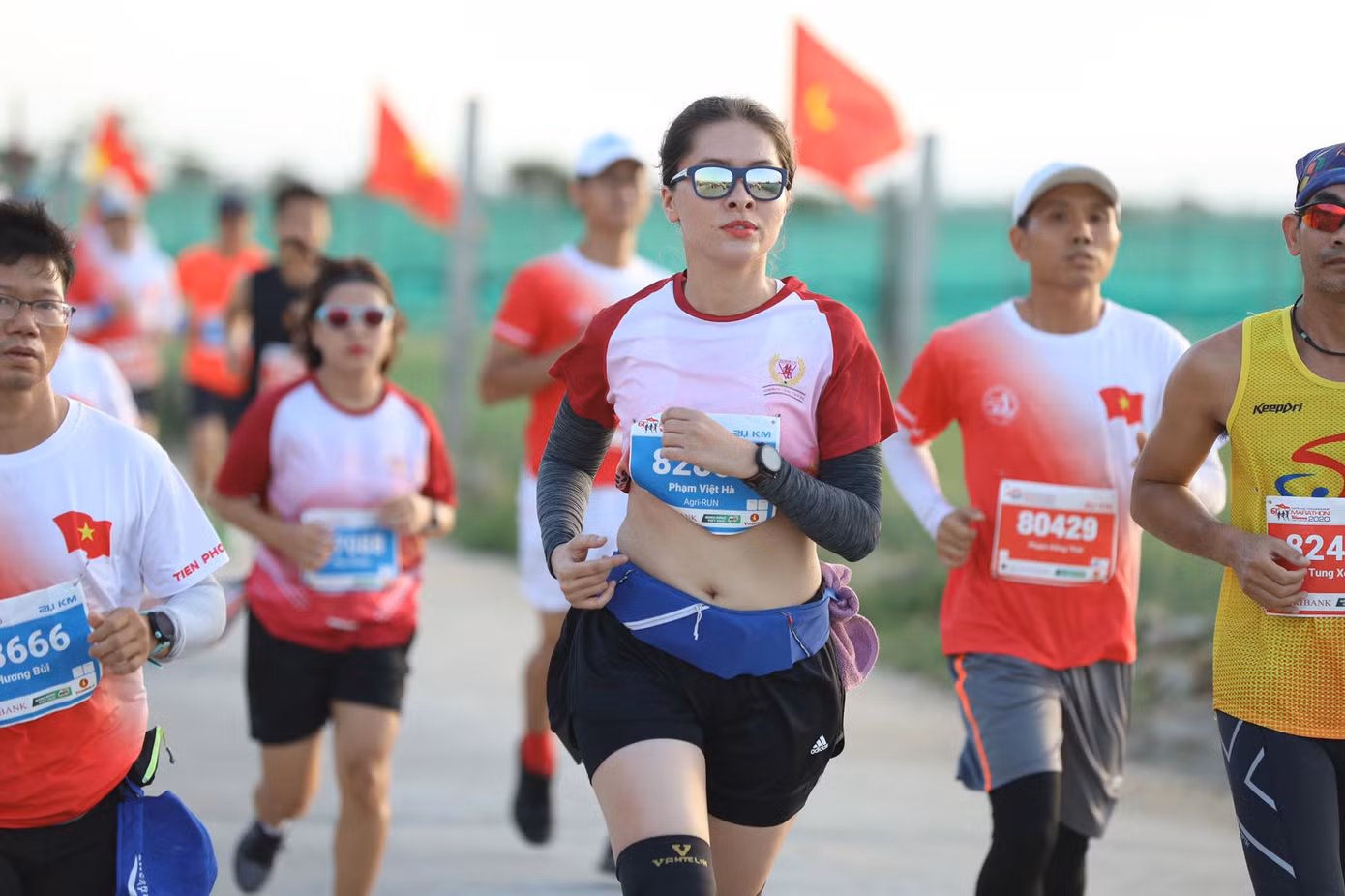 Rộn ràng bước chạy đánh thức bình minh trên đảo Lý Sơn ảnh 13