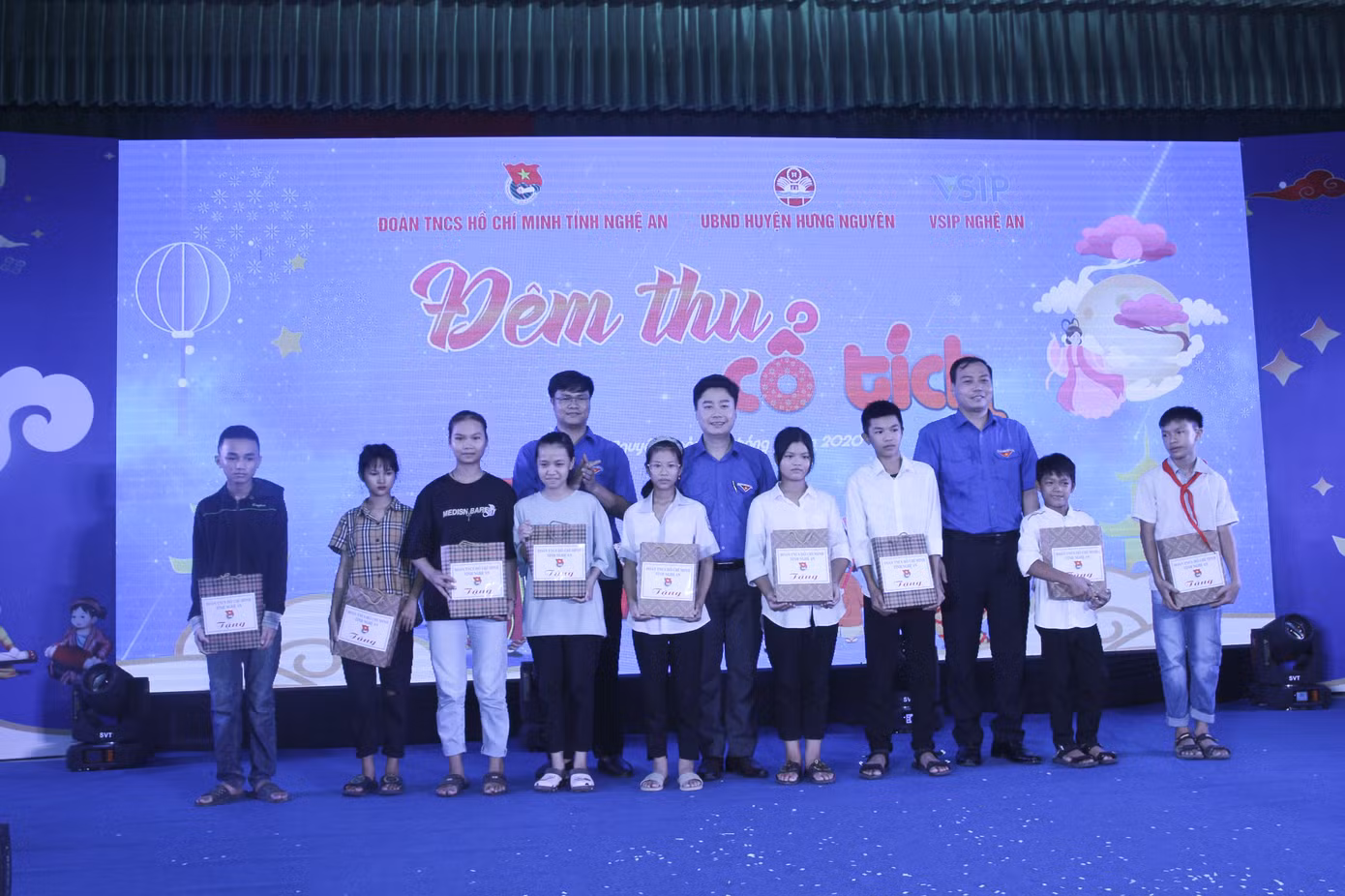 Tỉnh đoàn Nghệ An mang 'Đêm thu cổ tích' đến trẻ em nghèo ảnh 7