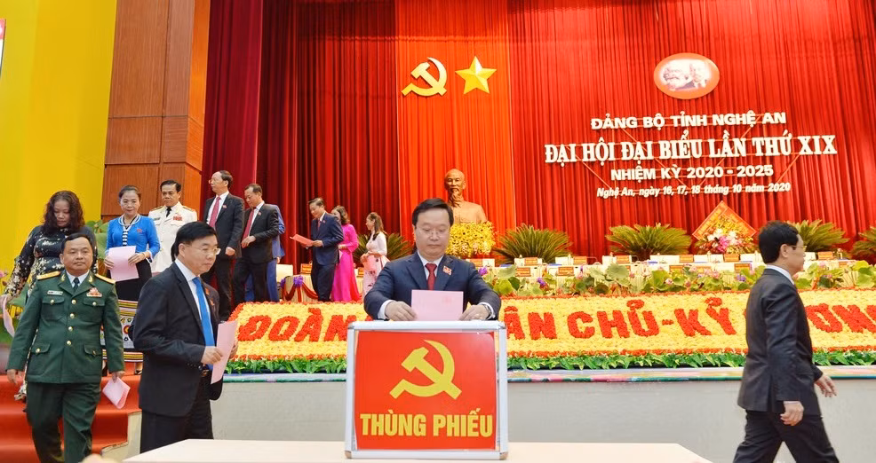 32 đại biểu Nghệ An dự Đại hội Đảng toàn quốc lần thứ XIII là những ai? ảnh 1