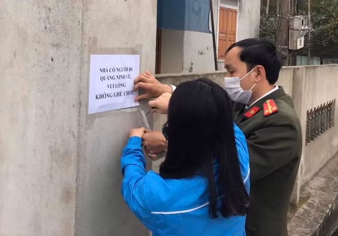 Nữ bác sĩ trẻ hoãn cưới 3 lần, xung phong vào tâm dịch ảnh 1