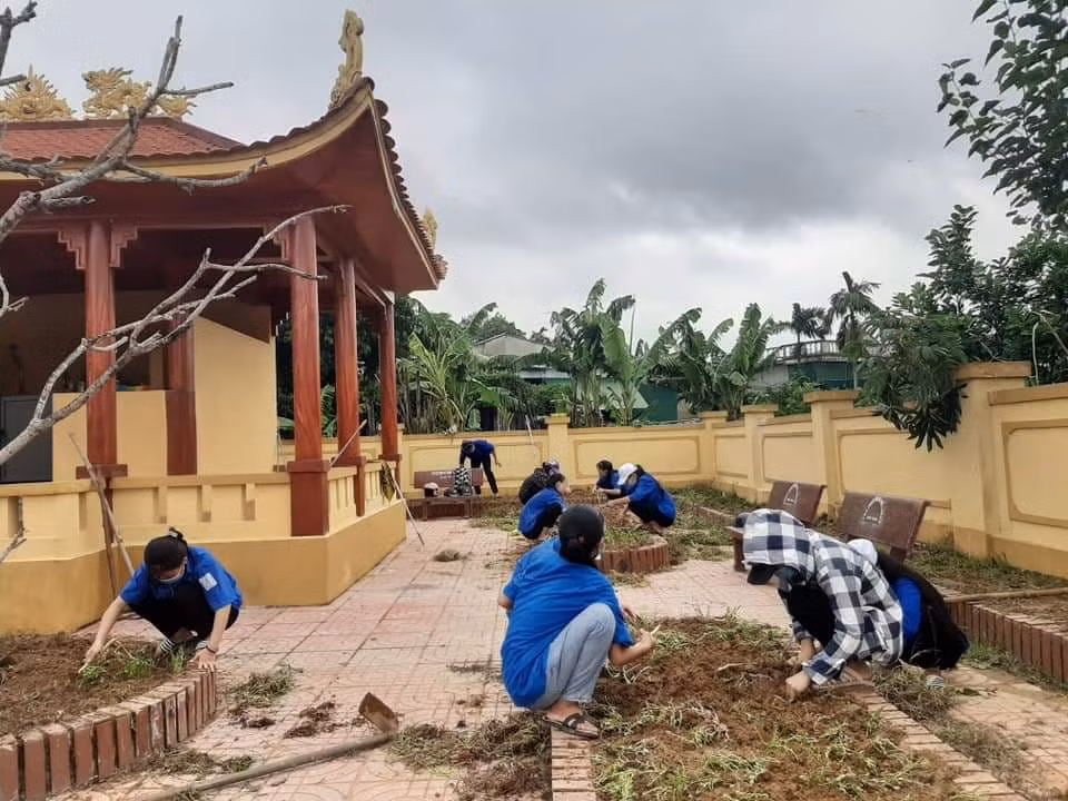 Thanh niên Hà Tĩnh ra quân chiến dịch 'Làm cho thế giới sạch hơn' ảnh 13