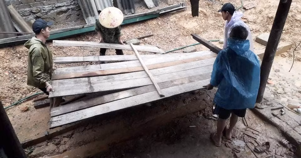 Hà Tĩnh nước vây tứ bề, người dân vội vã ôm đồ chạy lụt ảnh 3