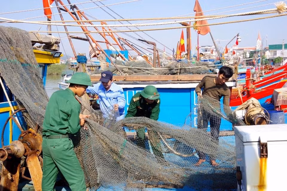 Bão 13 dữ dội nhất từ đêm nay đến sáng mai, nguy cơ ngập lụt lớn ảnh 37