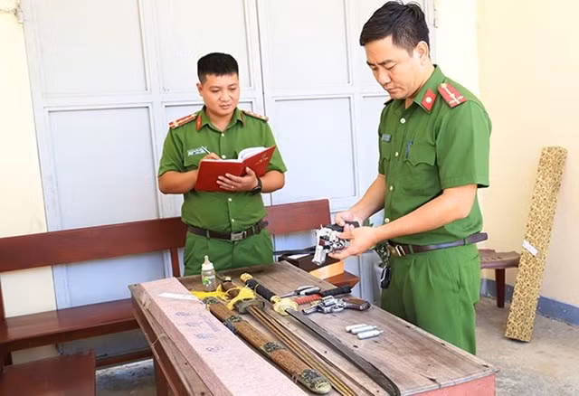 Phá đường dây đánh bạc 5 tỷ đồng bằng hình thức ghi lô đề ảnh 2