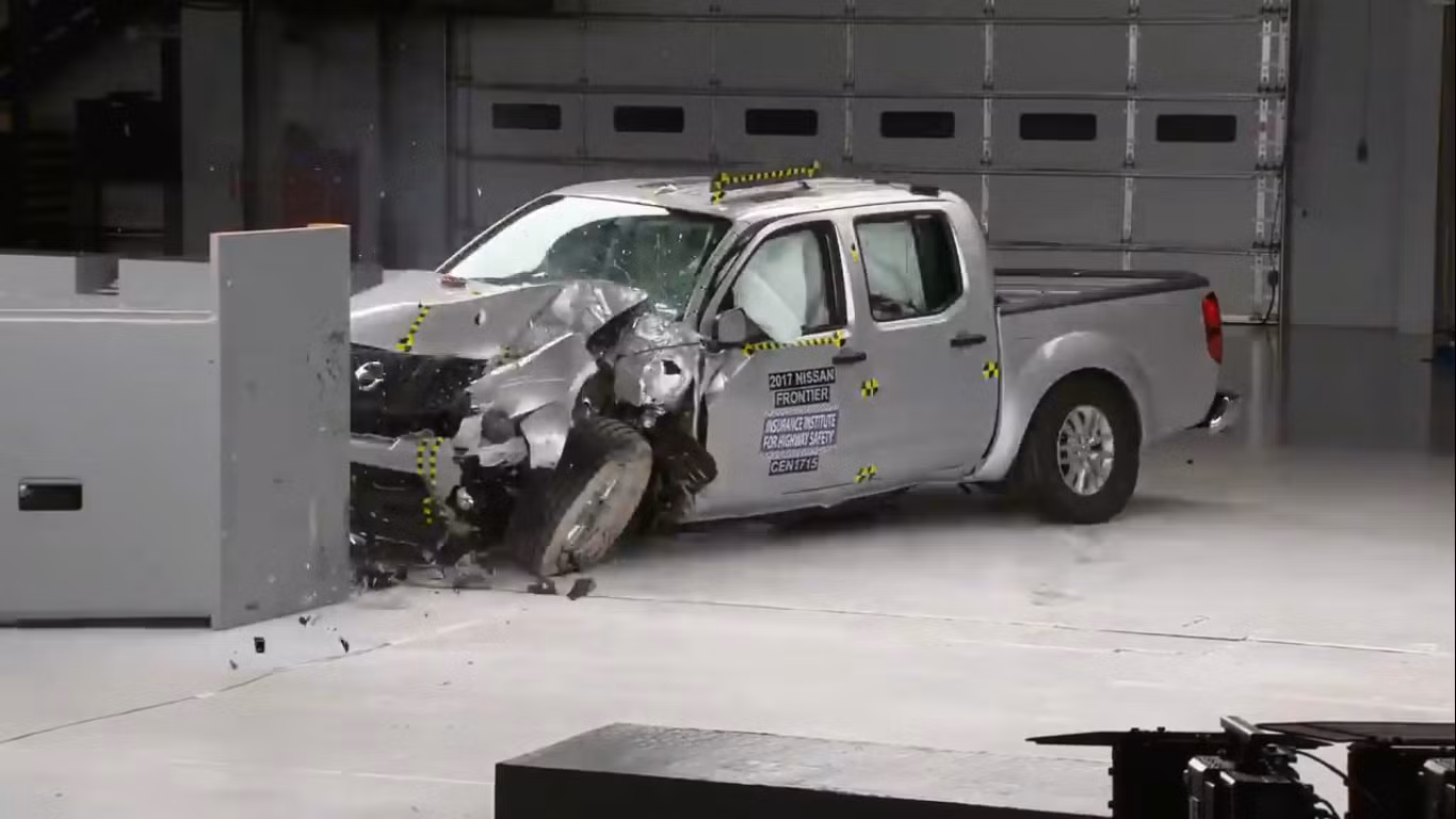Crossover cỡ trung chạy đua công nghệ an toàn ảnh 9