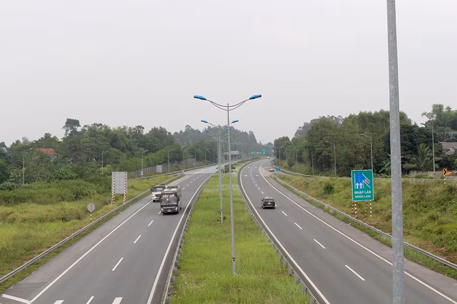 Vì sao Bộ GTVT hủy đấu thầu 1 đoạn BOT cao tốc Bắc-Nam? ảnh 1