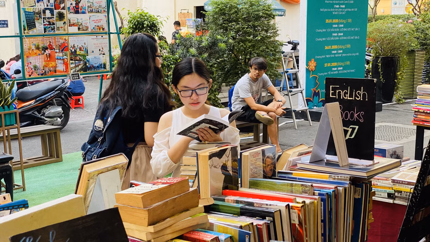 Nghỉ Tết, người Sài Gòn háo hức đến đường sách ảnh 11