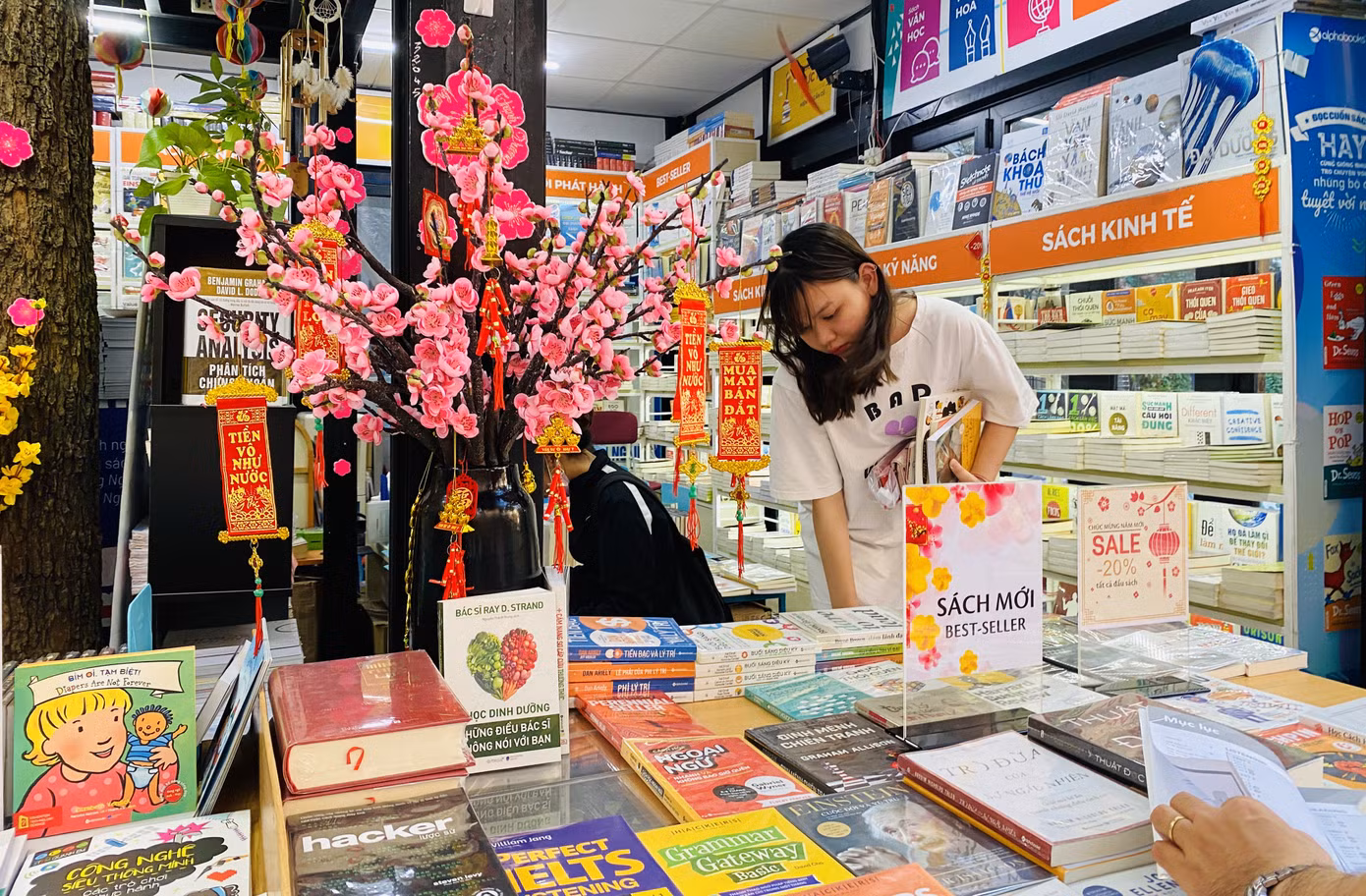 Nghỉ Tết, người Sài Gòn háo hức đến đường sách ảnh 7