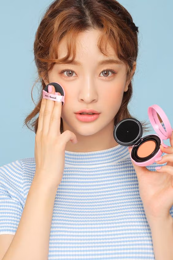 Bỏ túi 5 tuyệt chiêu make-up nhanh gọn, lâu trôi khi du lịch Hè ảnh 3