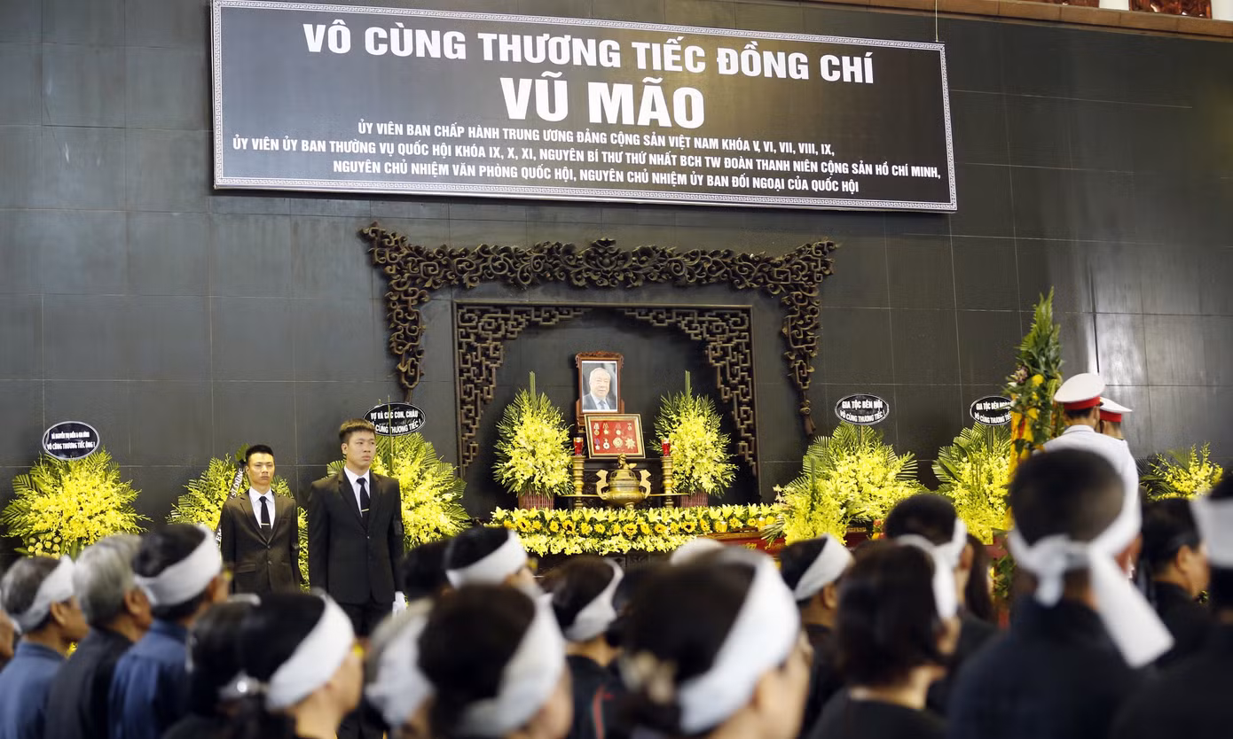 Lãnh đạo Đảng, Nhà nước ghi sổ tang viếng đồng chí Vũ Mão ảnh 1
