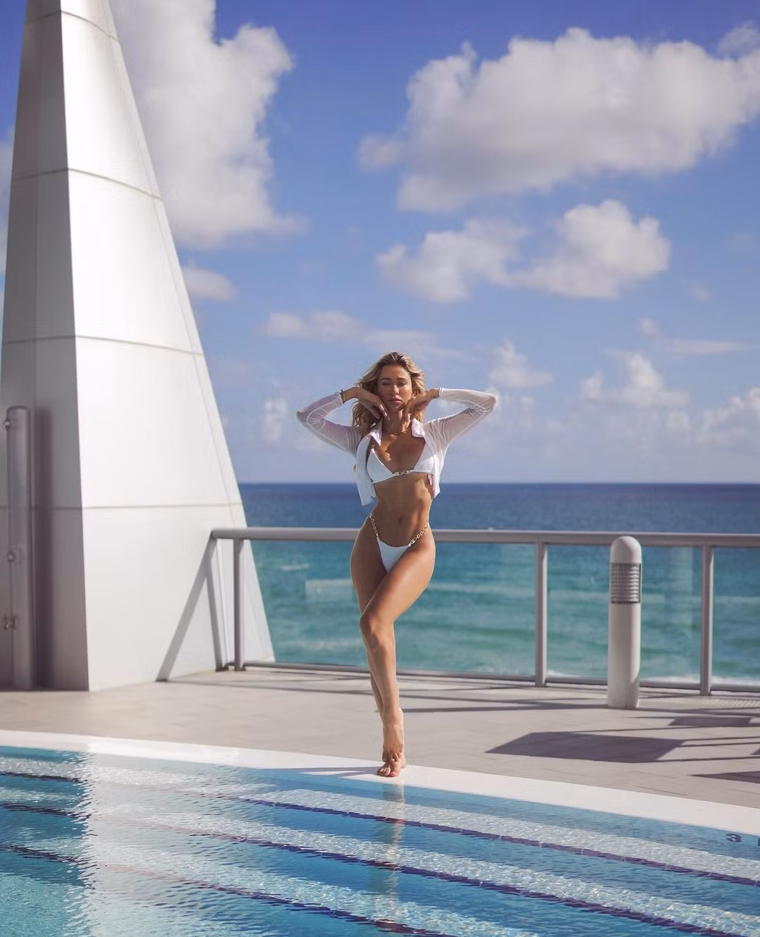 Mẫu nội y 9x Cindy Prado khoe 3 vòng 'bỏng rẫy' ảnh 3