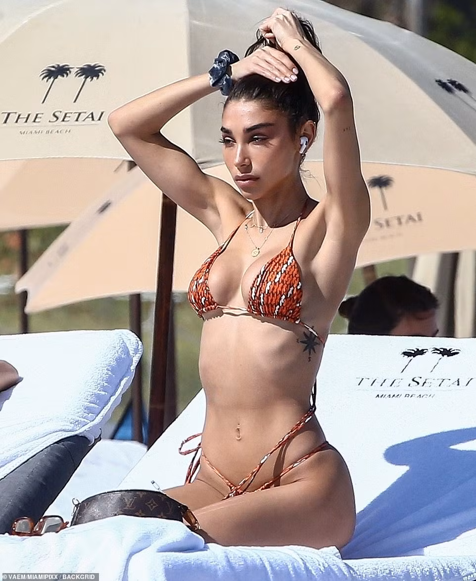 Nữ DJ nóng bỏng Chantel Jeffries mặc bikini bé xíu 'rực lửa' ảnh 5