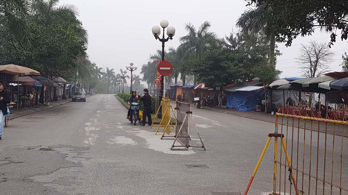 Đền Trần đóng cửa, không tổ chức phát ấn đêm 7/2 ảnh 3
