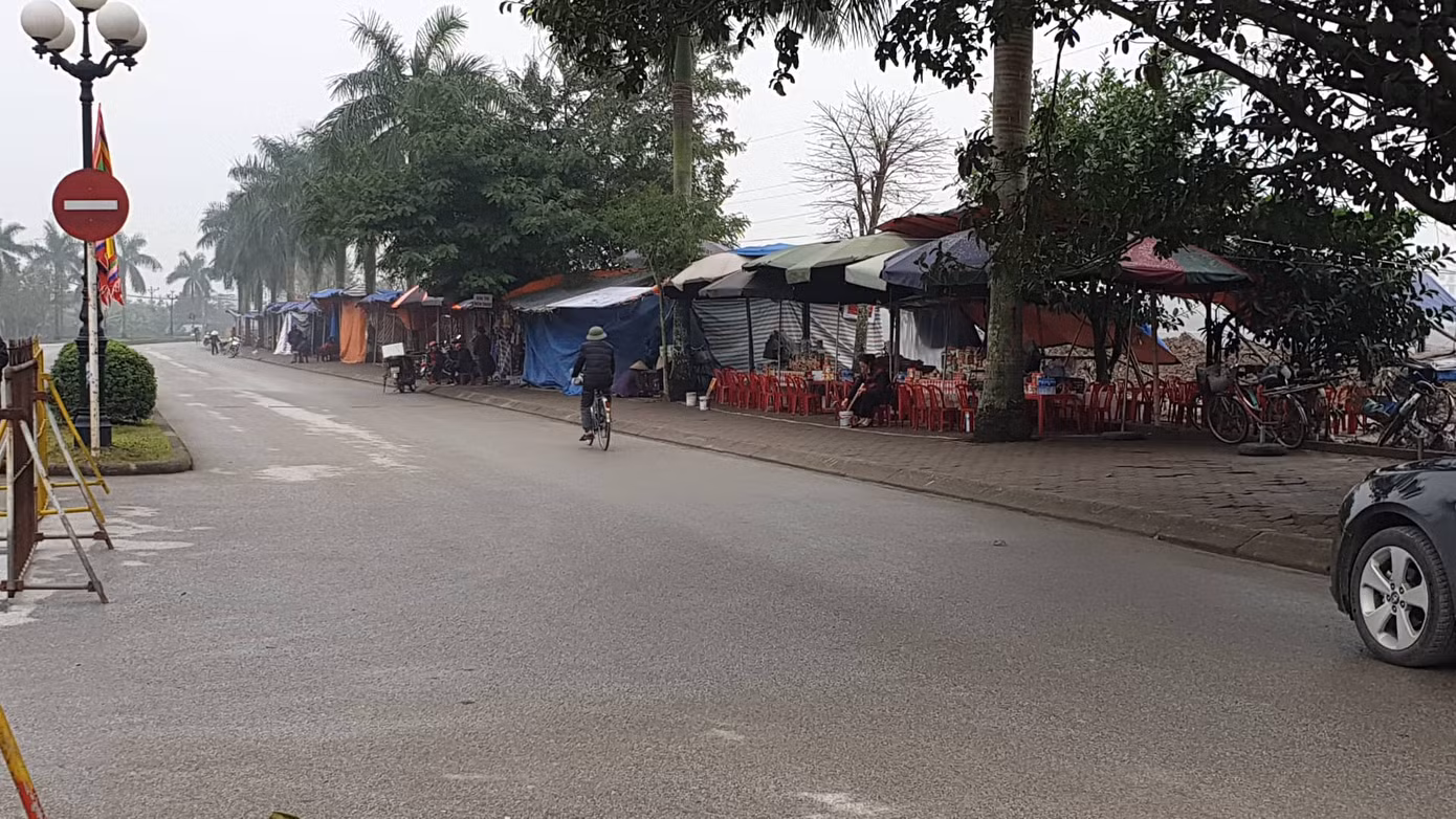 Đền Trần đóng cửa, không tổ chức phát ấn đêm 7/2 ảnh 2
