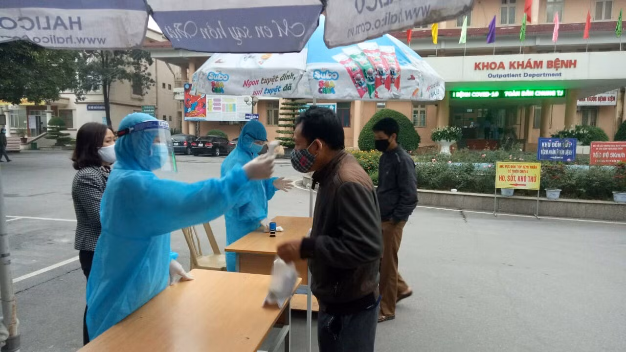 Hà Nội: Kiểm soát chặt bệnh nhân, tránh 'sơ hở' từ bệnh viện ảnh 6
