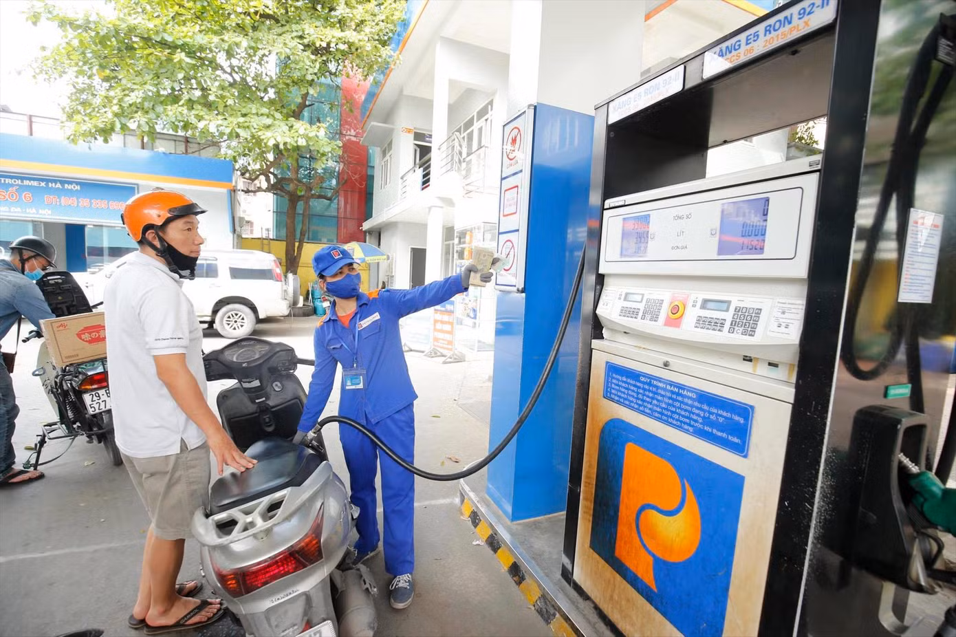 Giá xăng sẽ tăng mạnh trong ngày mai? ảnh 2