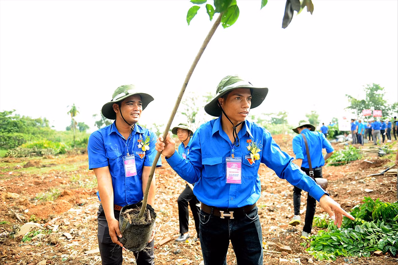 Thanh niên tiên tiến là trung tâm ảnh 3