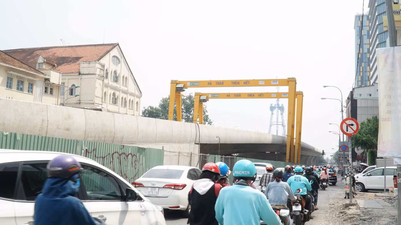 Cầu Thủ Thiêm 2 lại dừng thi công vì 'đói' vốn, thiếu mặt bằng ảnh 2