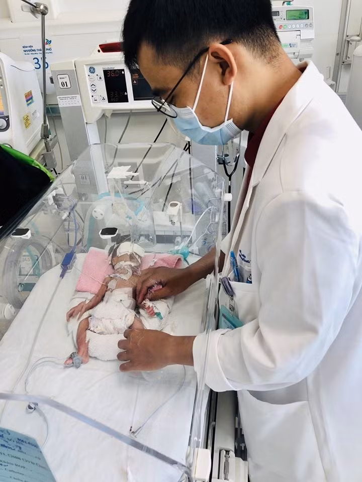 Cứu sống trẻ sinh non bị tắc ruột ​ ảnh 2