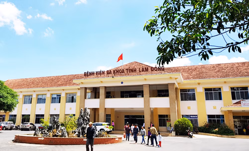 Đà Lạt: 4 bạn trẻ kịp thời hiến máu cứu mẹ con sản phụ trong đêm ảnh 1