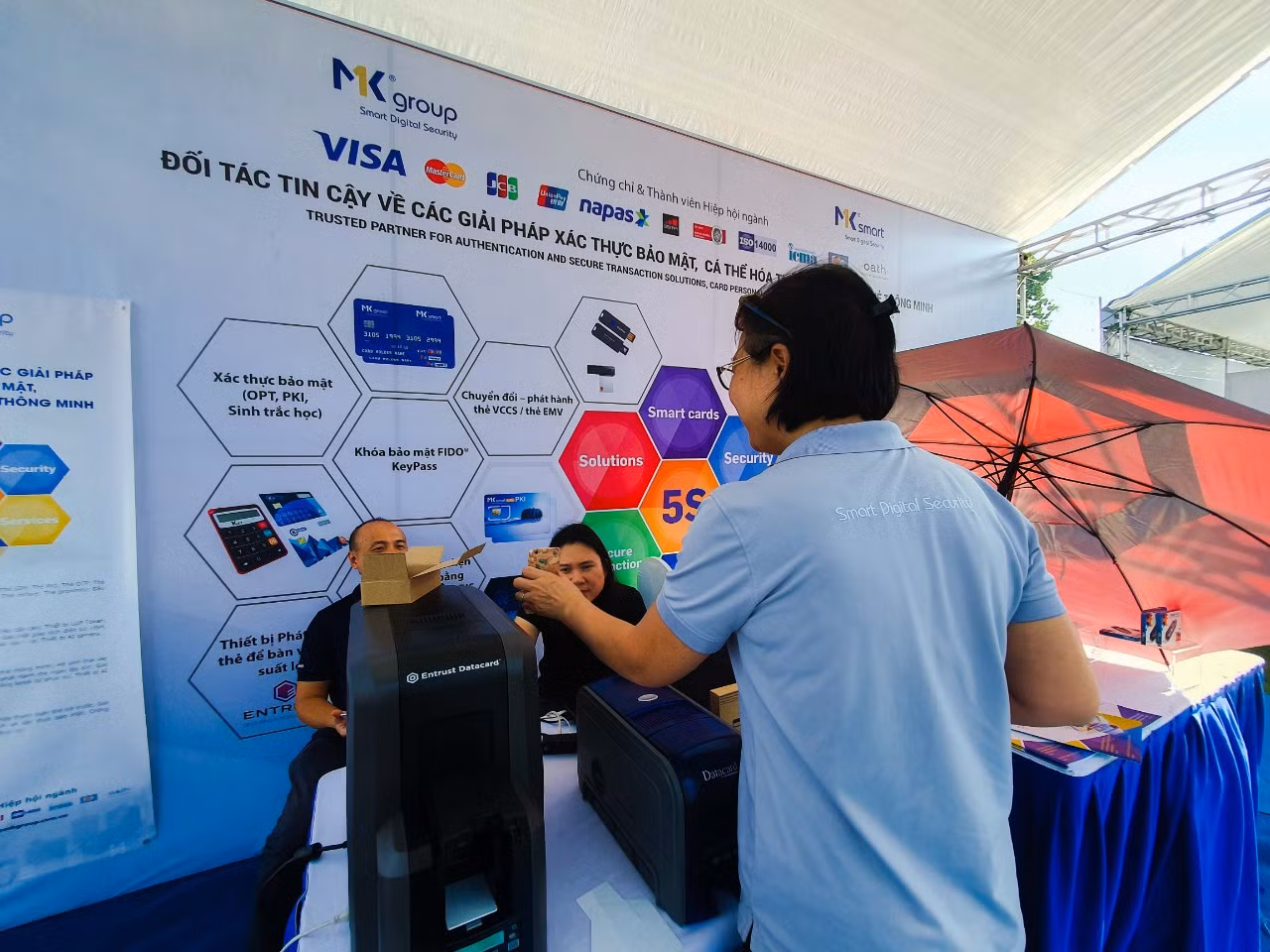 Trải nghiệm công nghệ cá nhân hoá thẻ tại Sóng Fesival ảnh 2