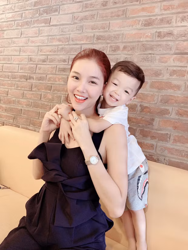 Hành trình yêu gian nan và cái kết cực ngọt của Mạc Hồng Quân và Kỳ Hân: Từ ồn ào tình tay ba đến hạnh phúc viên mãn sau 4 năm kết hôn - Ảnh 12.