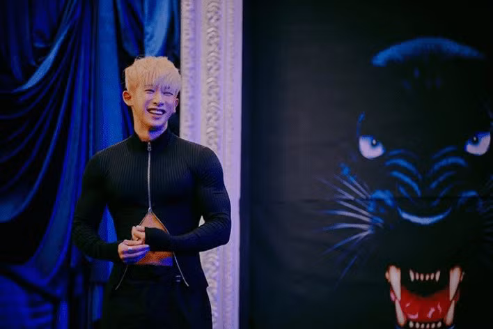 “Sao” quốc tế đón Noel 2020: Cầu hôn và tặng quà cho người hâm mộ ảnh 7