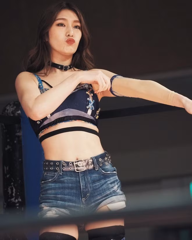Nữ đô vật kiêm người mẫu nội y tại Nhật Bản ảnh 7