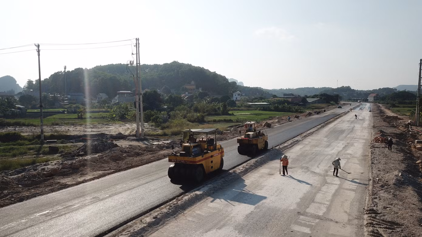 Trên công trường thi công đường bao biển hơn 2.000 tỷ nối TP Hạ Long - Cẩm Phả ảnh 5