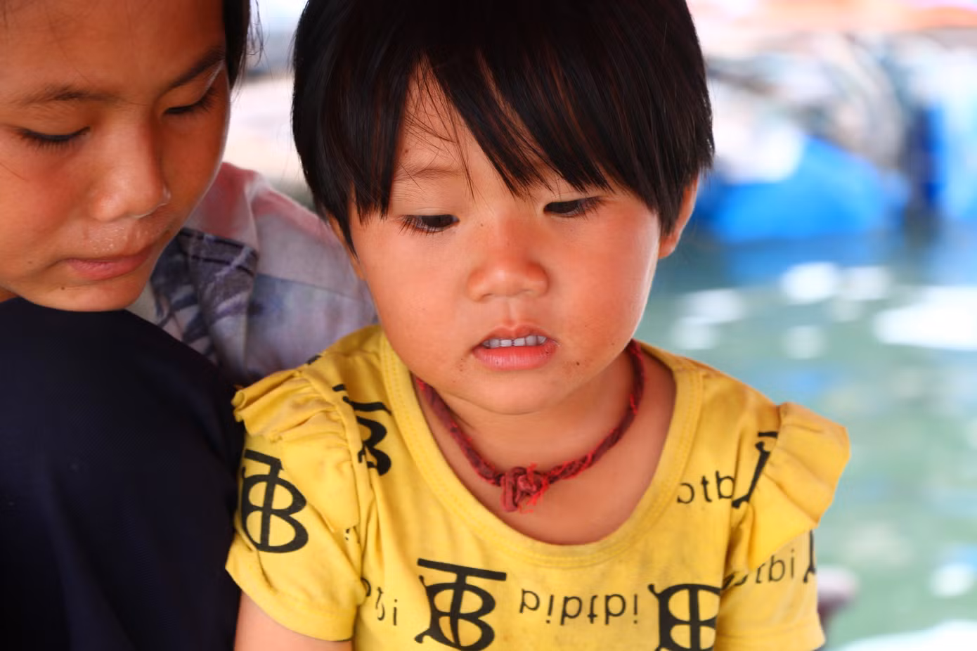 Trung thu của những đứa trẻ xóm chài trên vịnh Hạ Long ảnh 1