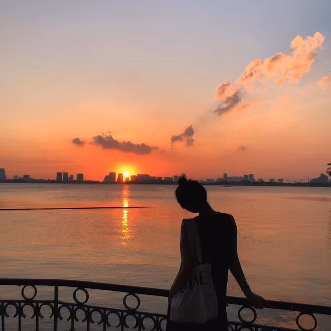 Hoàng hôn hồ Tây: Điểm check-in, thư giãn của giới trẻ Hà Thành ảnh 4