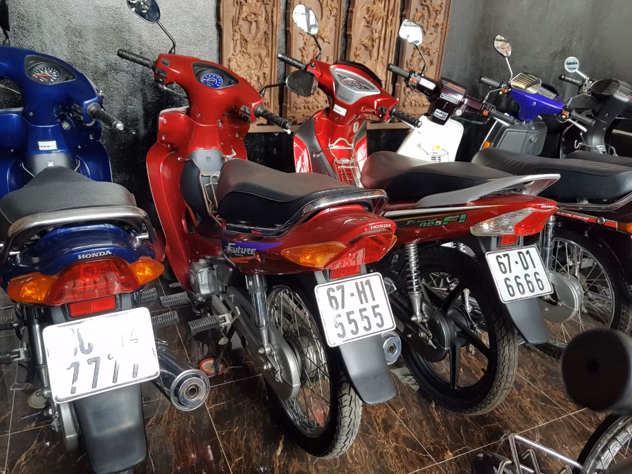Mê mẩn bộ sưu tập 500 chiếc xe máy biển số 'khủng' ảnh 4